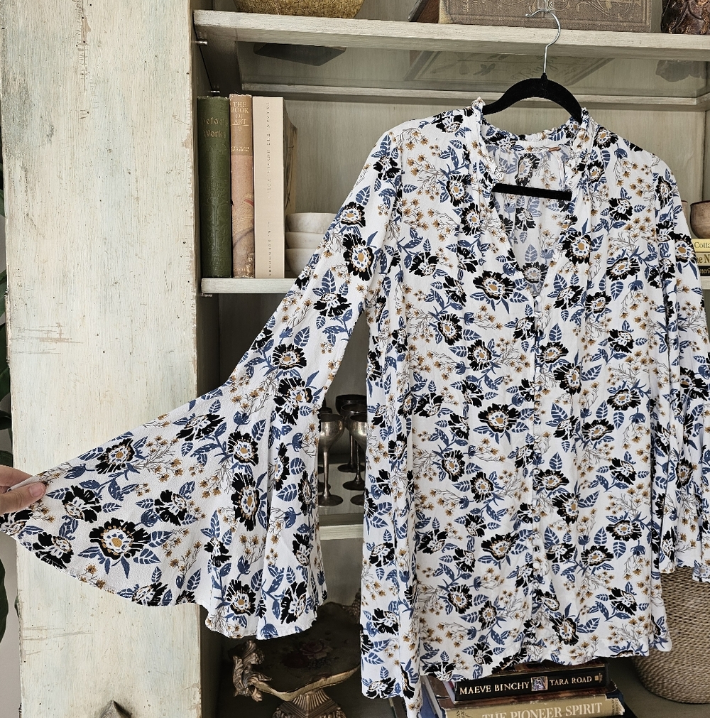 Free People Magic Mystery Floral Printed Tunic / Mini Dress in Ivory Blue Ditsy - Picture 4 of 10